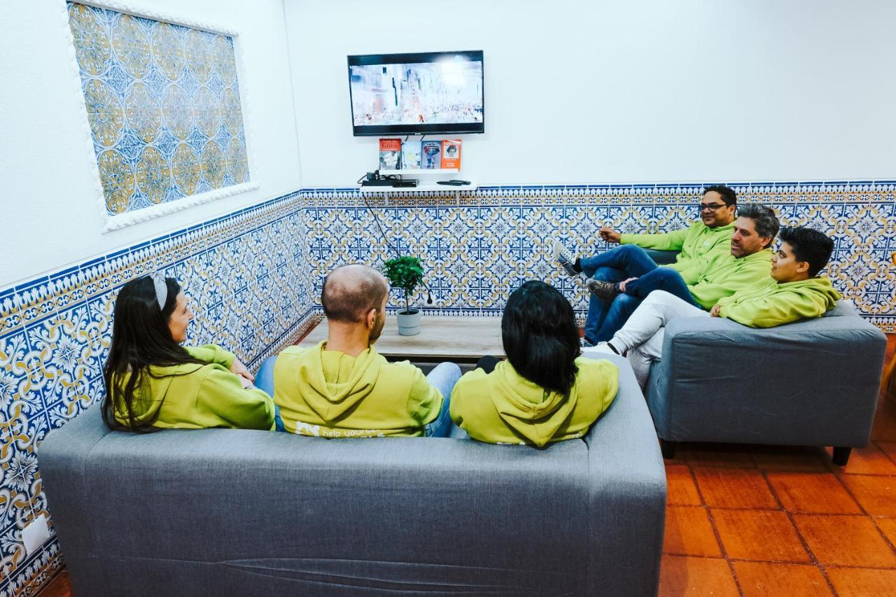 Help Yourself Hostels - Restelo Lisboa Eksteriør billede